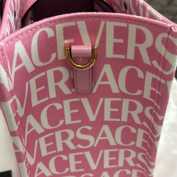 *NWT* VERSACE LA MEDUSA SMALL LOGO TOTE, SOLD OUT IN STORES! - Picture 16 of 17